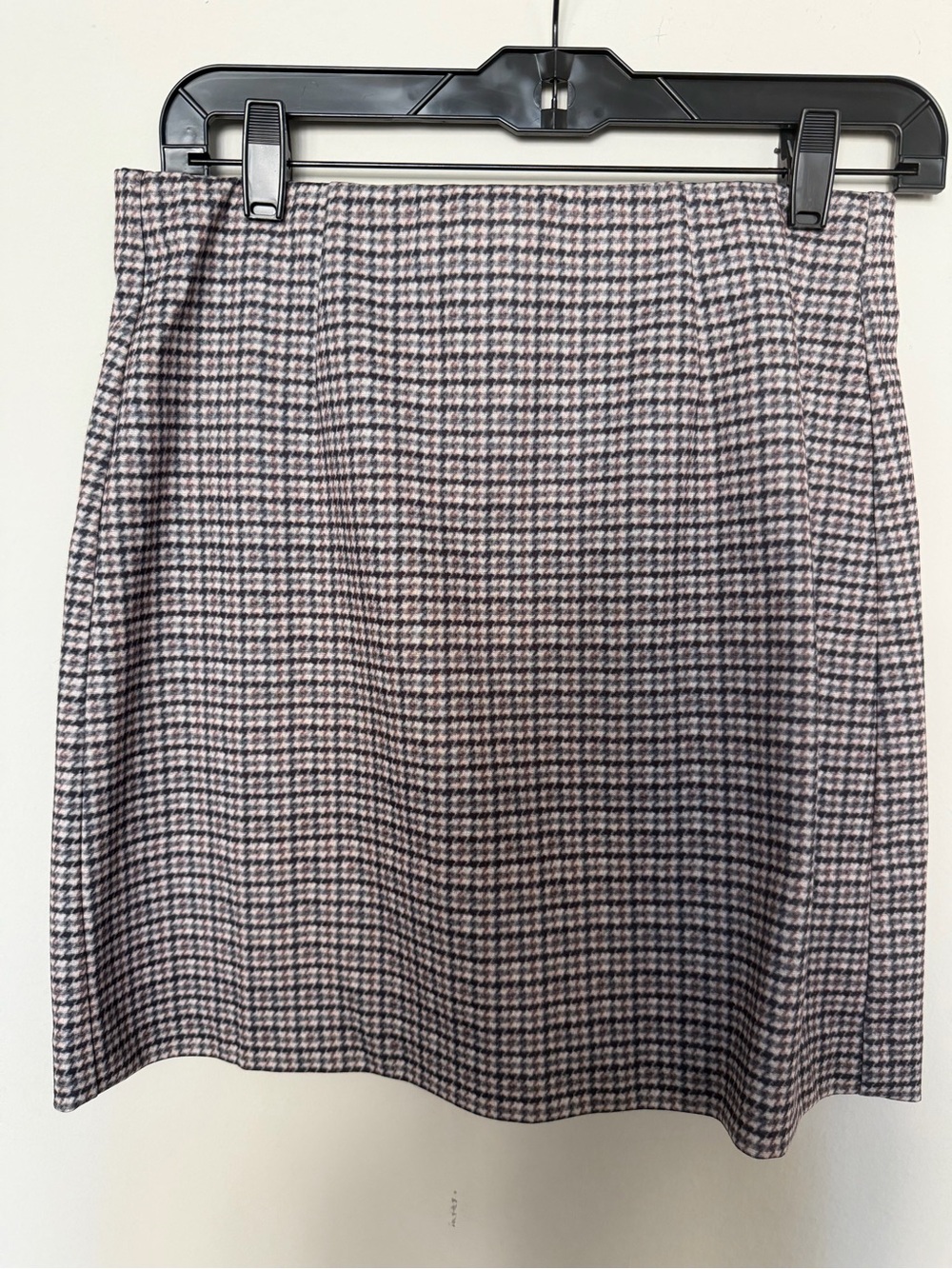 Saks Fifth Avenue Mini Skirt in Black and Cream Houndstooth